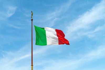 מדינאים באיטליה: השגרירות - לירושלים