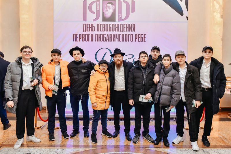 הילד שנפל מקומה רביעית וניצל פתח את החגיגה במוסקבה