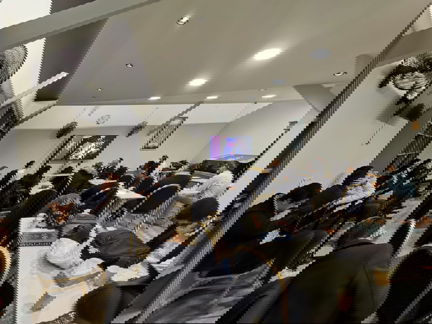 המסע של הגר"ש עמאר לצרפת • תיעוד