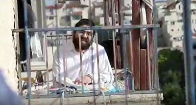 אברך לומד מרחוק בקורונה • בוידיאו: השאילתה של מקלב