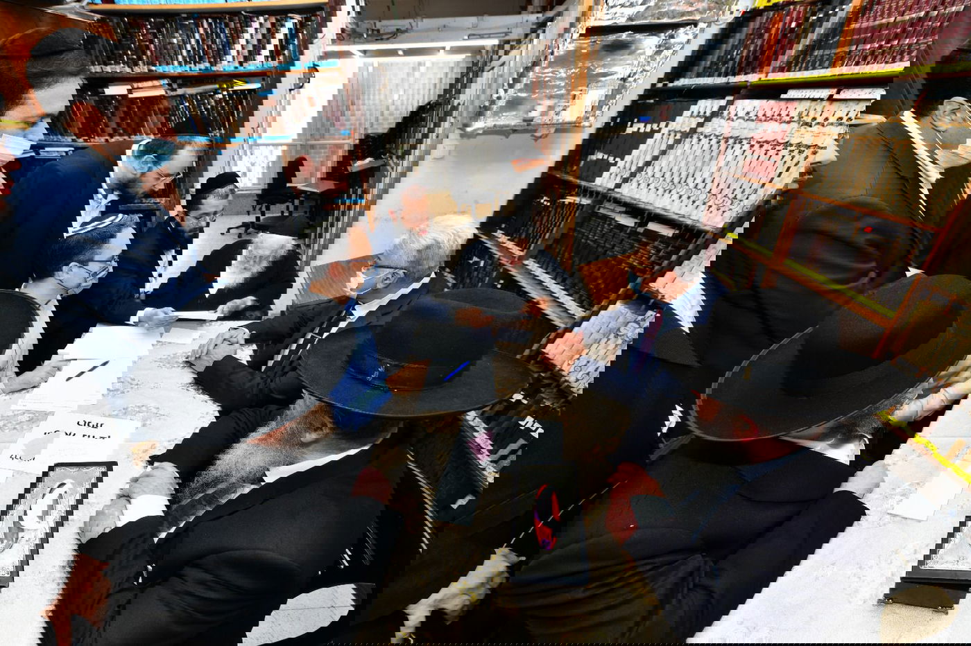 הרופאים בפגישה עם מרן הגר"ח קנייבסקי