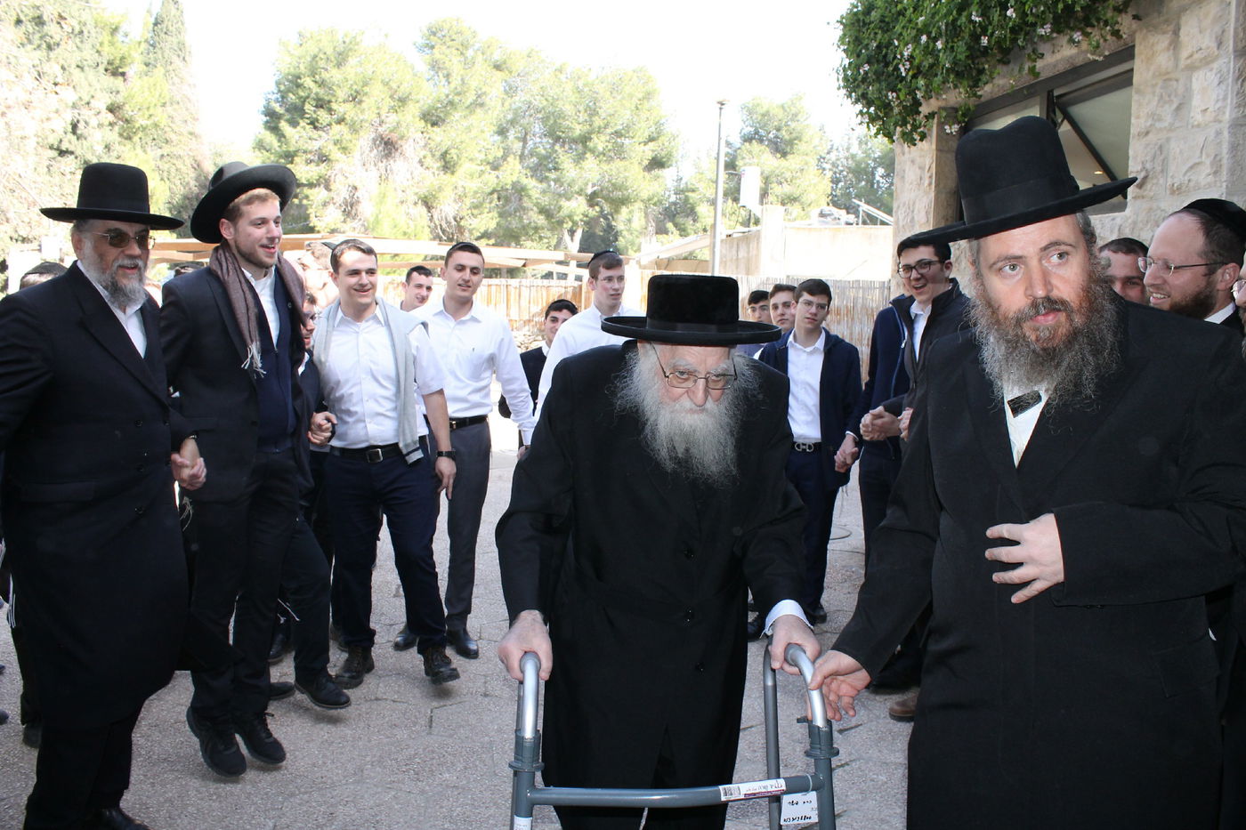 הגר"ש פישר מגיע לישיבת איתרי