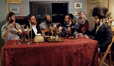 יצחק מאיר וחברים במחרוזת משירי החנוכה