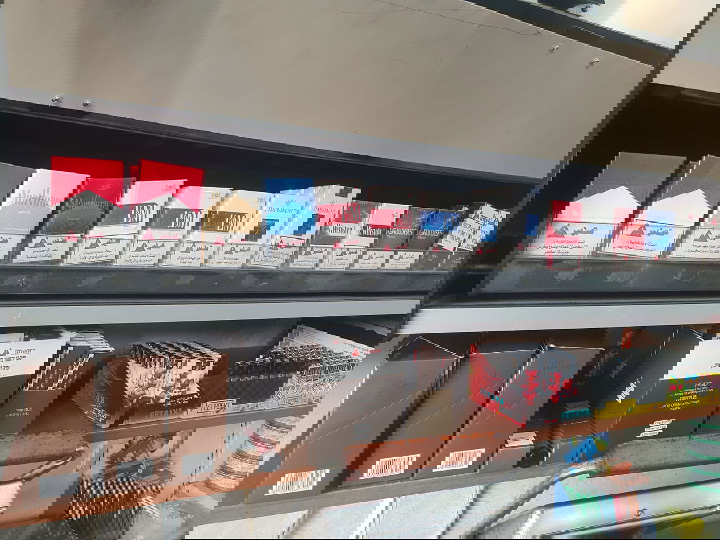 המשטרה קנסה סוחרים בזיופים במזרח י-ם