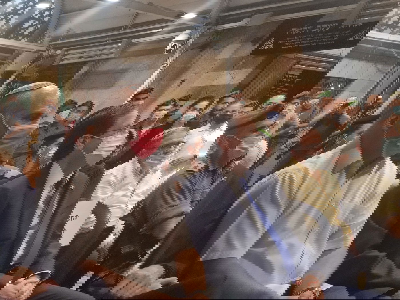 נשיא המדינה הדליק נרות במערת המכפלה