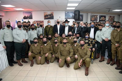 חיילי נצח יהודה הדליקו נר עם גנץ וכוכבי