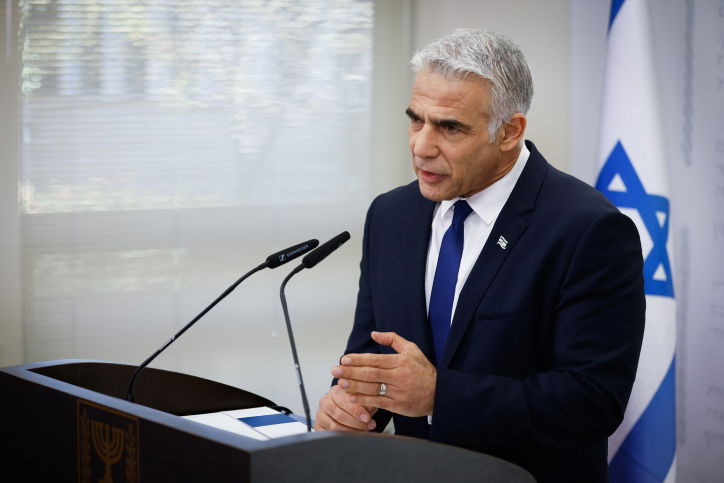 שיחות הגרעין: לפיד יפגש עם ג'ונסון ומקרון