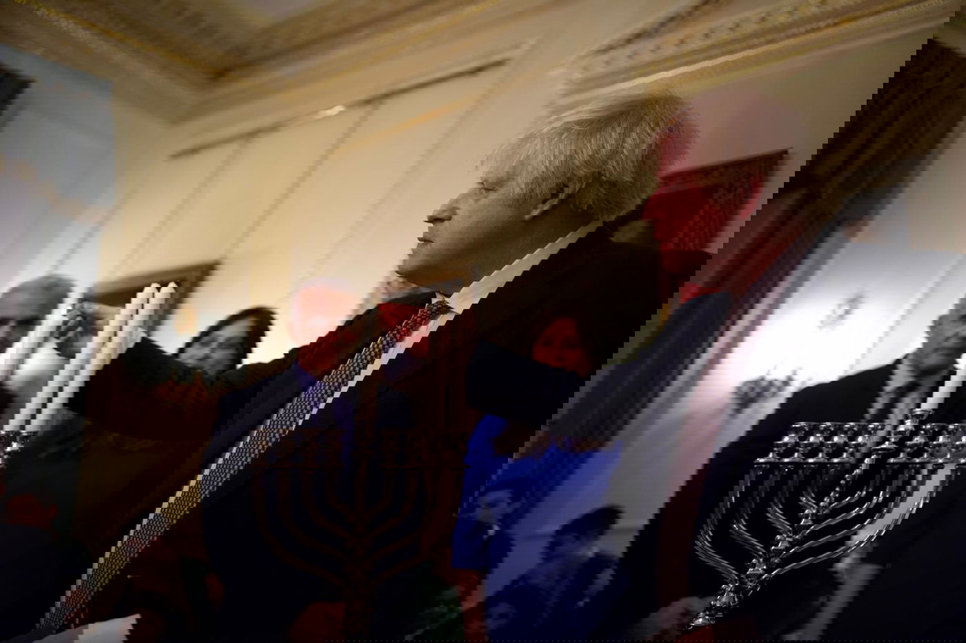 חרף המצב: לפיד טס לחופשה פרטית בחו"ל