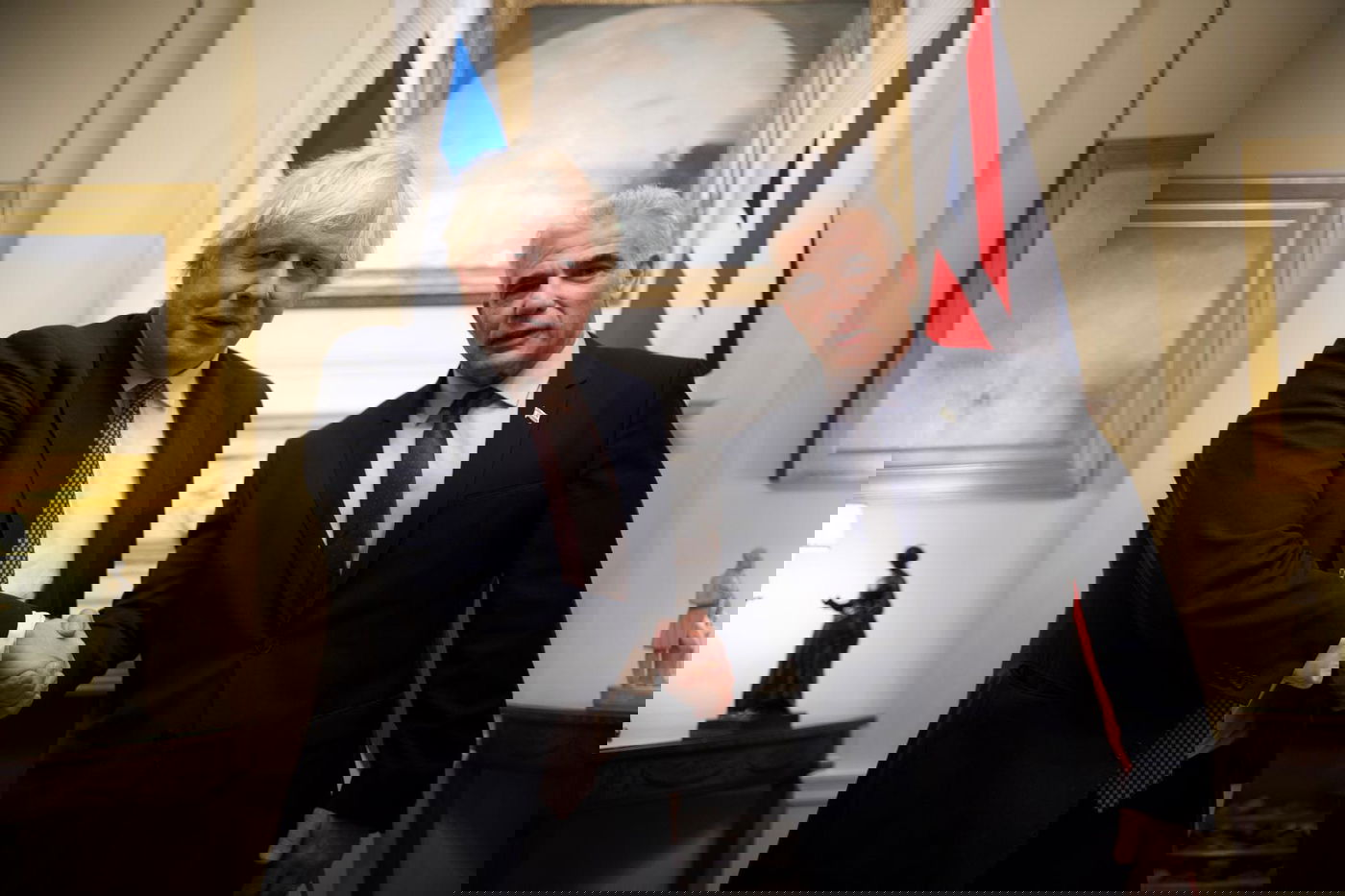 חרף המצב: לפיד טס לחופשה פרטית בחו"ל