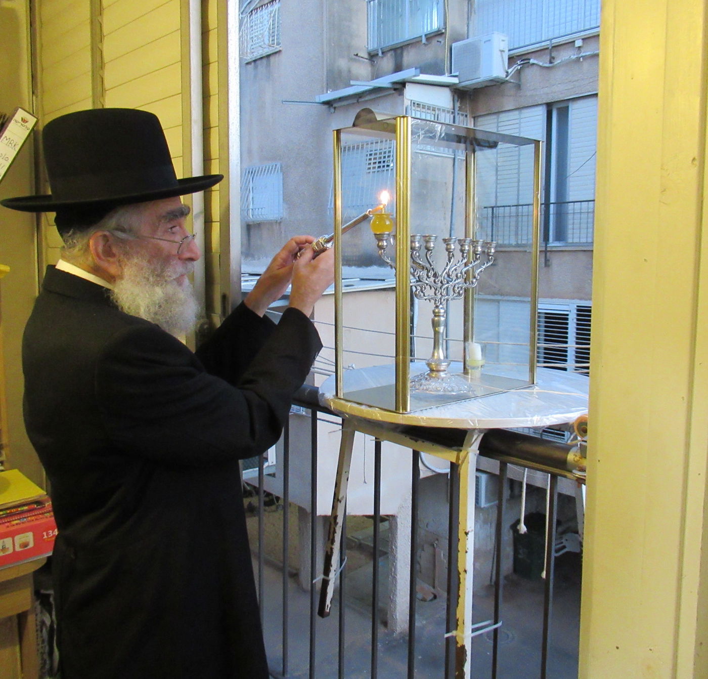 ראש הישיבה הגר"ש מרקוביץ' הדליק נרות והלך למסור 'שיעור כללי'