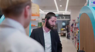 “בוני עולם” מהווה משפחה חמה לזוגות המגששים בתחומים הזרים להם לחלוטין .