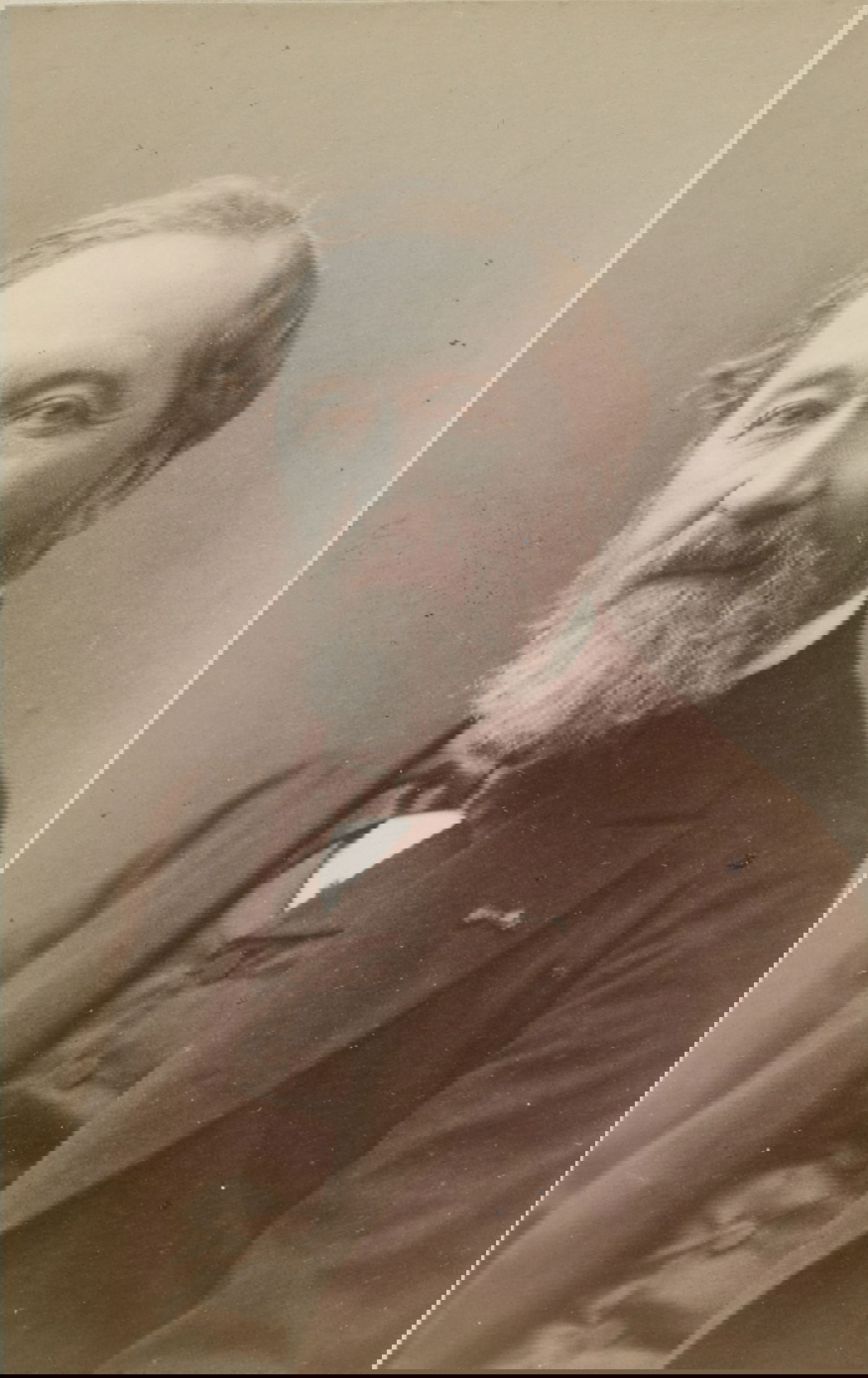 ויקטוֹר גֵּרֵן שהסיק ששרידי המבנה בסמיכות לחורבת הגרדי (קבר שייח' ערבאווי) ביער בן שמן – הם קברות החשמונאים כפי שמתאר יוסף בן מתיתיהו וספר מקבים