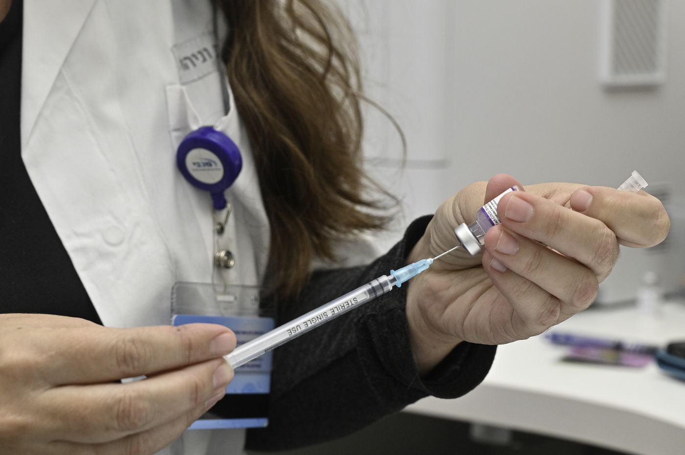 החיסון נגד קורונה מגן מפני זן האומיקרון