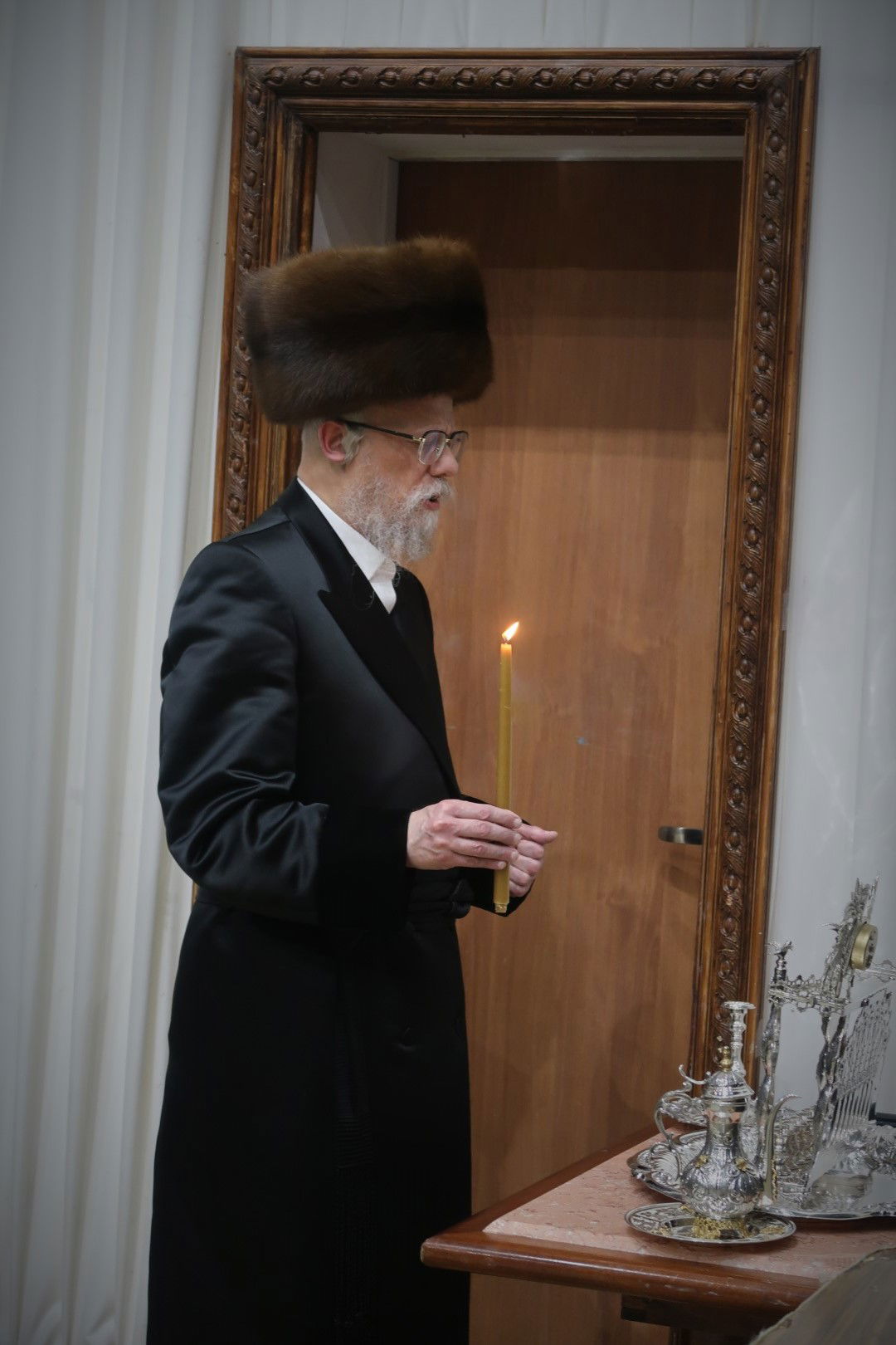 הרבי חבש 'קאלפיק': הדלקת נר ראשון בסערט ויז'ניץ