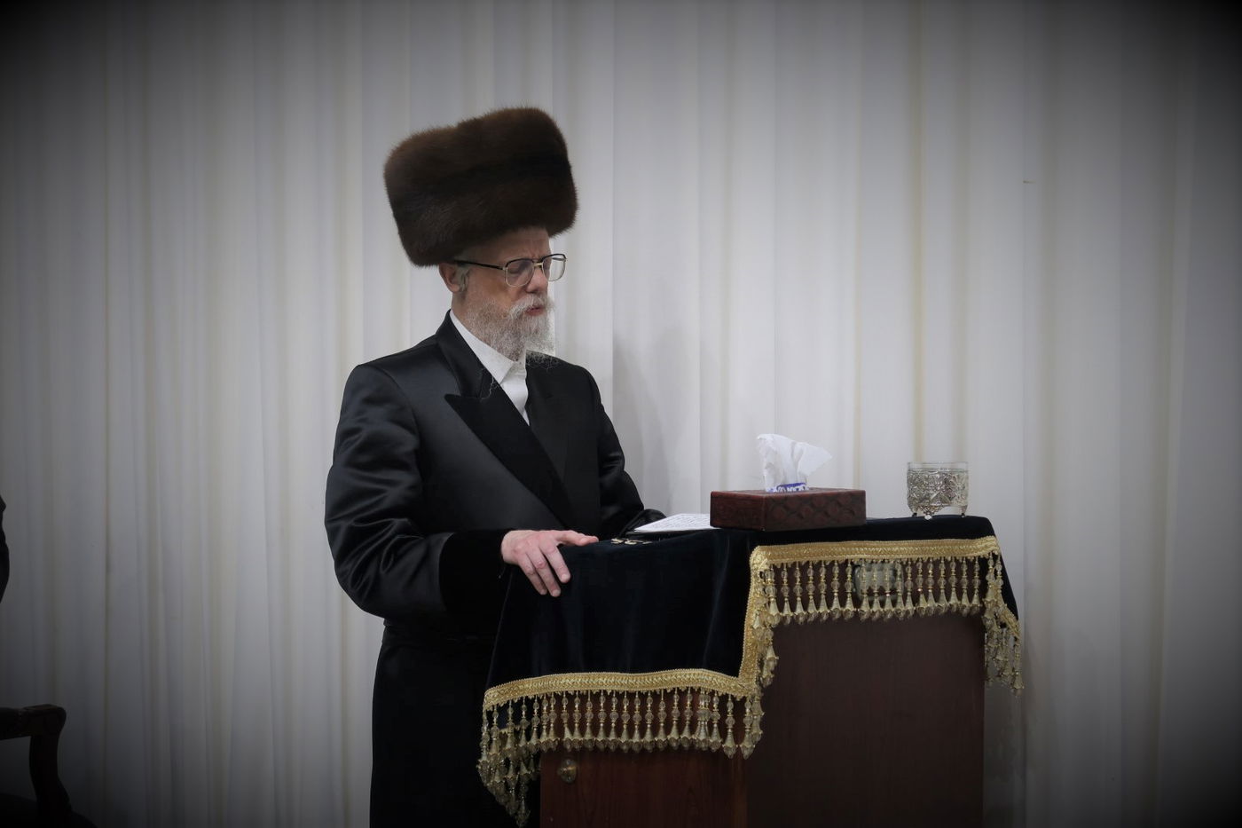 הרבי חבש 'קאלפיק': הדלקת נר ראשון בסערט ויז'ניץ