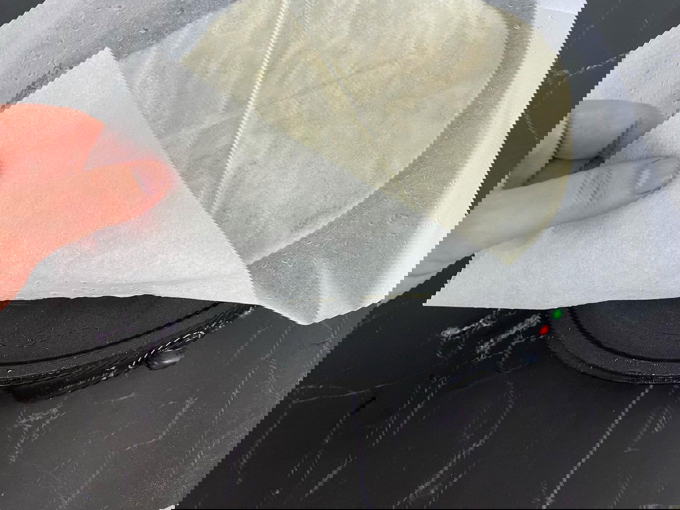 הופכים למחבת שטוחה ומחוממת