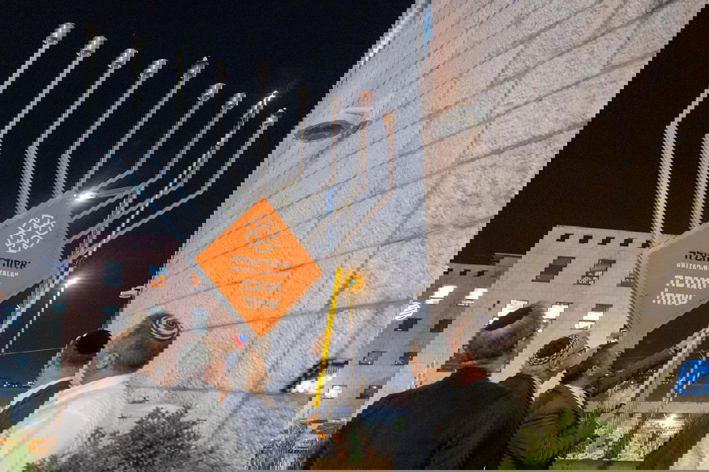 ראש העיר ירושלים משה ליאון הדליק נר שני במטה הארצי של איחוד הצלה