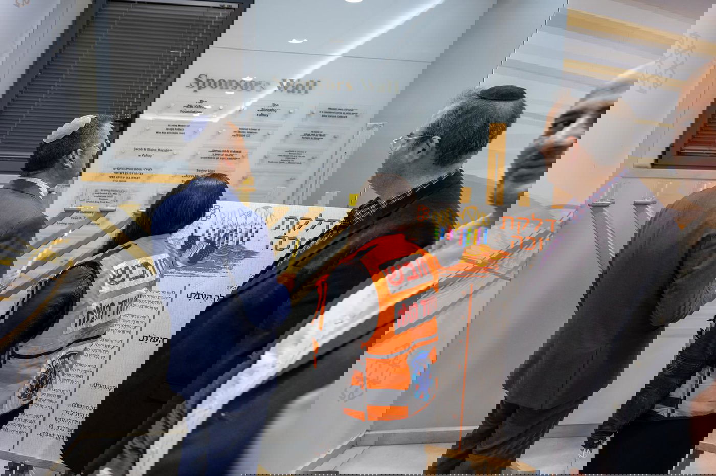 ראש העיר ירושלים משה ליאון הדליק נר שני במטה הארצי של איחוד הצלה