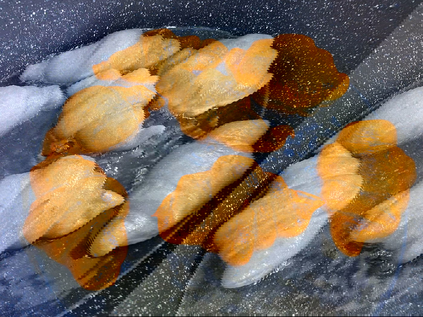 כשהסופגסונים זהובים-שחומים, מוציאים לנייר סופג