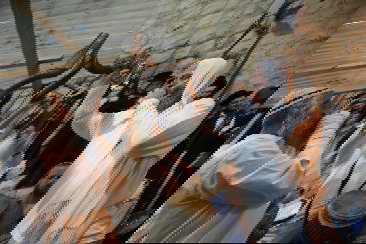 כשהברסלבים עשו 'שמח' במאה שערים • צפו