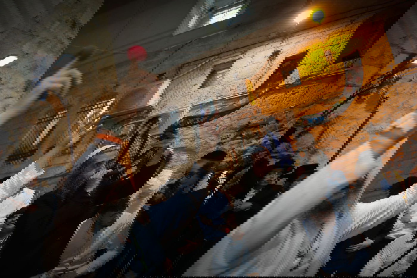 כשהברסלבים עשו 'שמח' במאה שערים • צפו