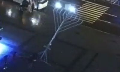 אוקראינה; אנטישמים הפילו חנוכיה - ונעצרו