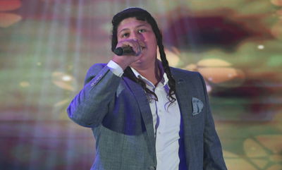 בניה יוחאי שר את "לבחור נכון" • צפו