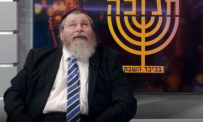 "נכה, עיוור - אבל שמח!"; האדם שיהפוך אתכם למאושרים