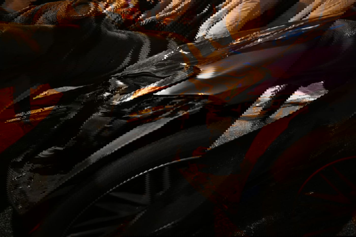 בני ברק: העץ קרס על רכב; בנס אין נפגעים