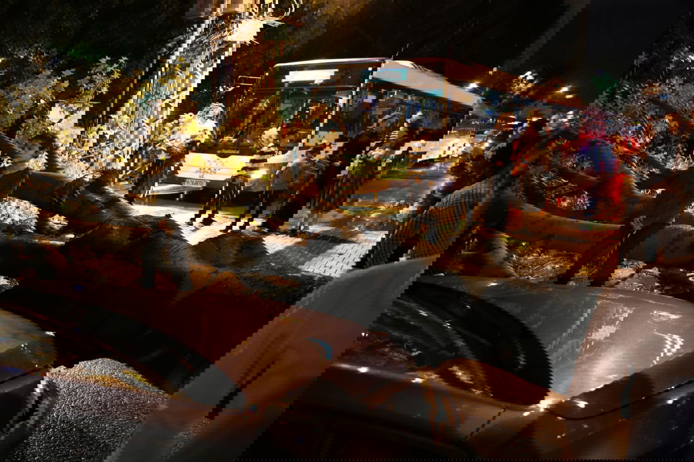 בני ברק: העץ קרס על רכב; בנס אין נפגעים