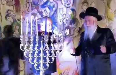 הגרי"ד גרוסמן הדליק נרות