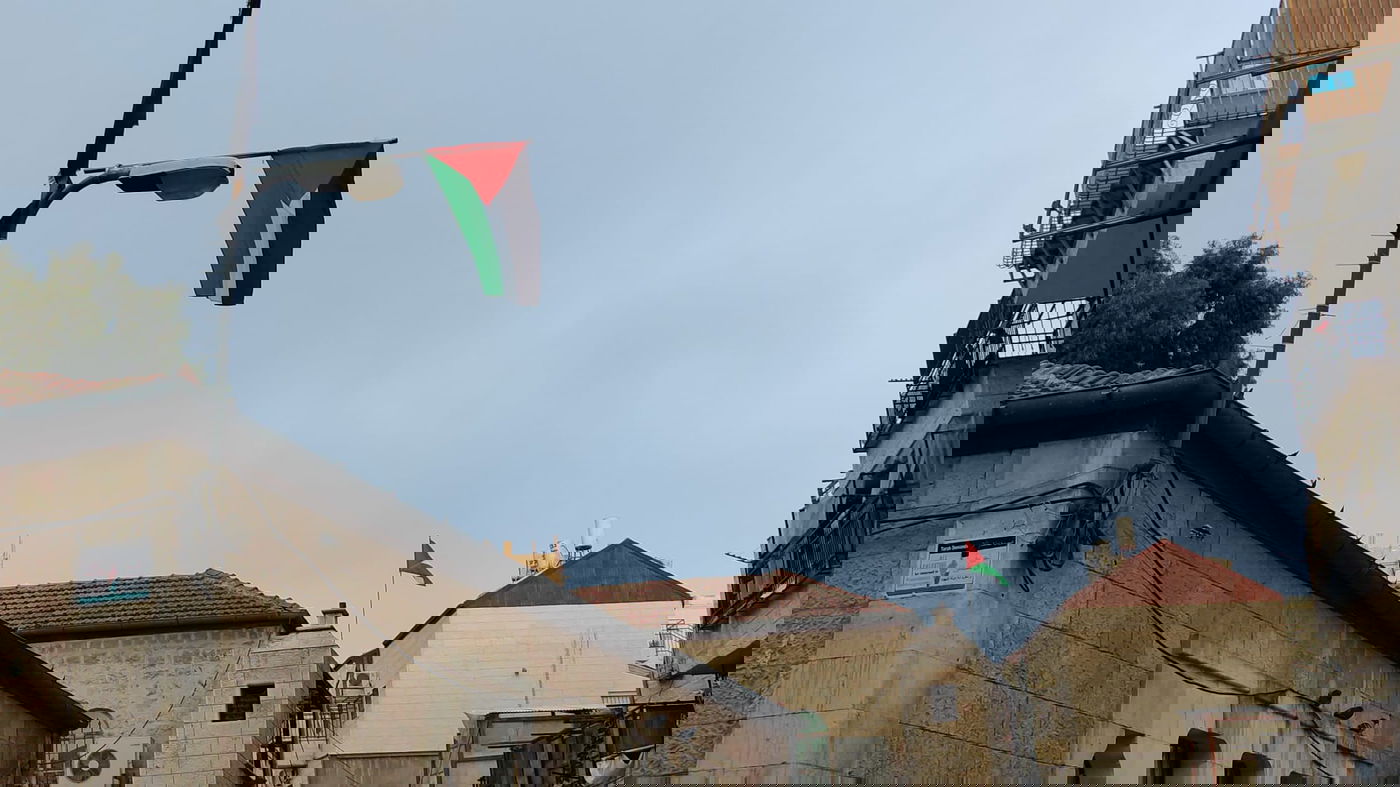 עצור במאה שערים; דגלי פלסטין נמחקו - וחזרו • תיעוד