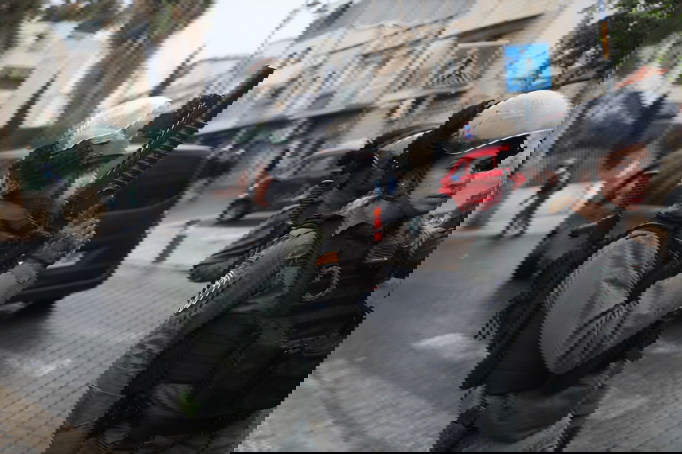 עצור במאה שערים; דגלי פלסטין נמחקו - וחזרו • תיעוד