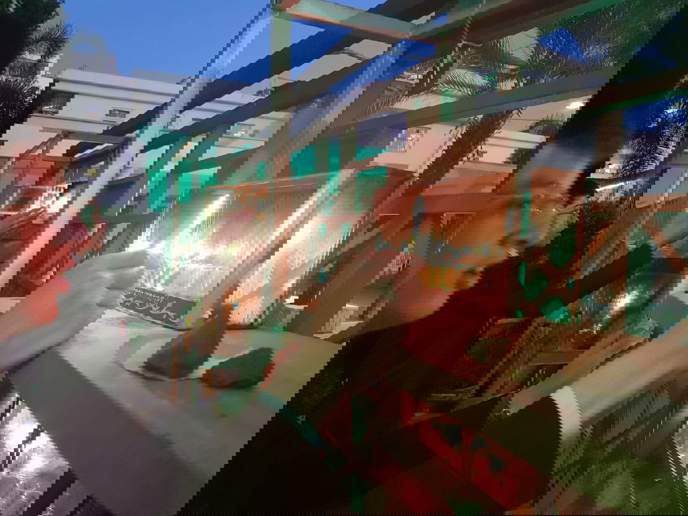 ראש הישיבה והבחורים ב'אור ישראל' בהדלקת נרות