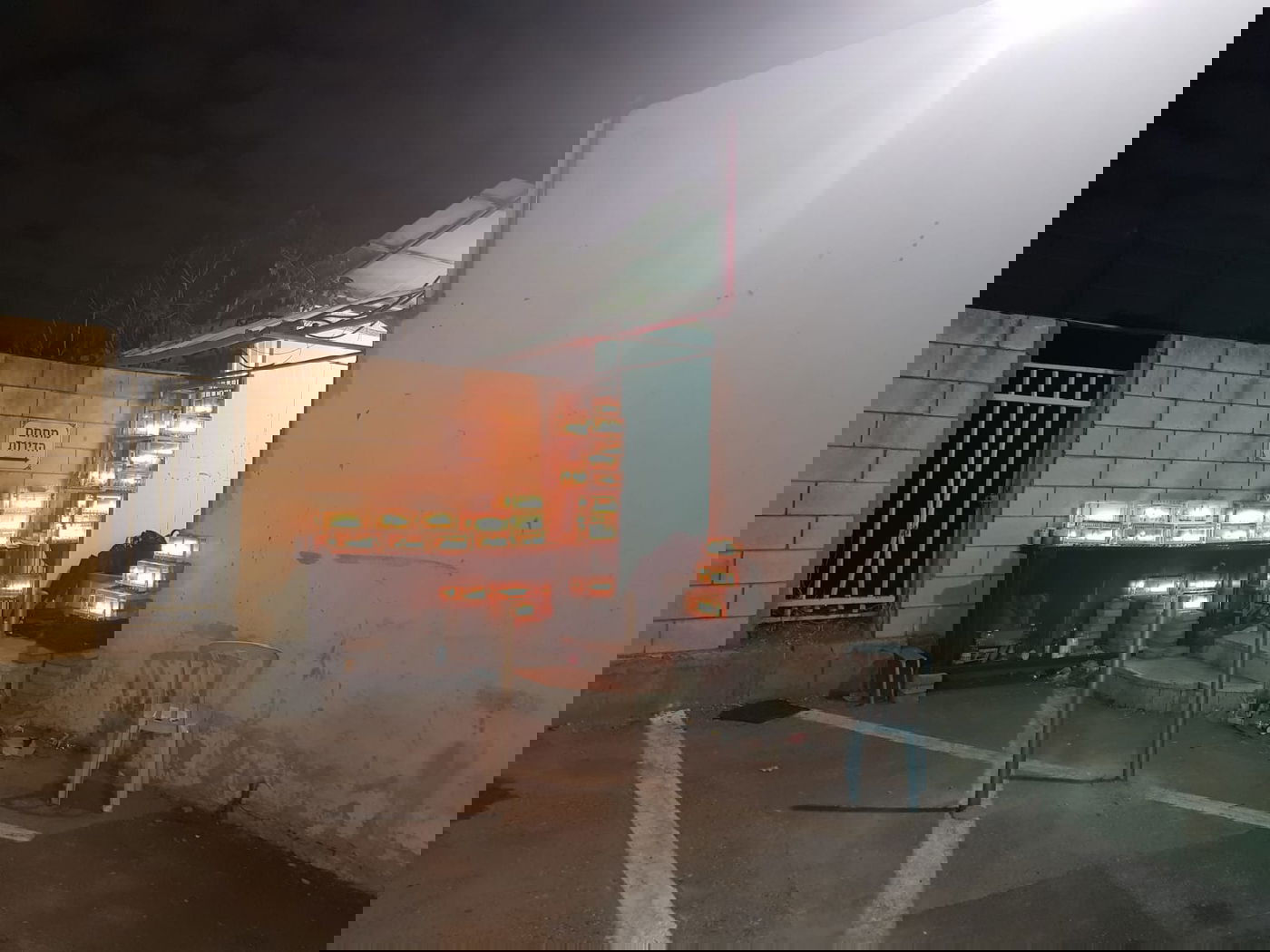 ראש הישיבה והבחורים ב'אור ישראל' בהדלקת נרות