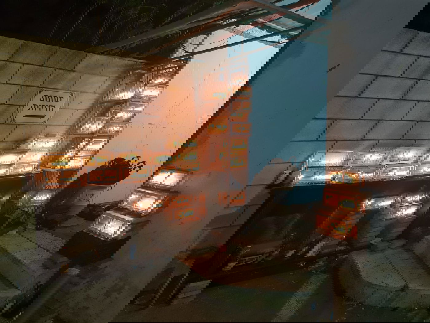 ראש הישיבה והבחורים ב'אור ישראל' בהדלקת נרות