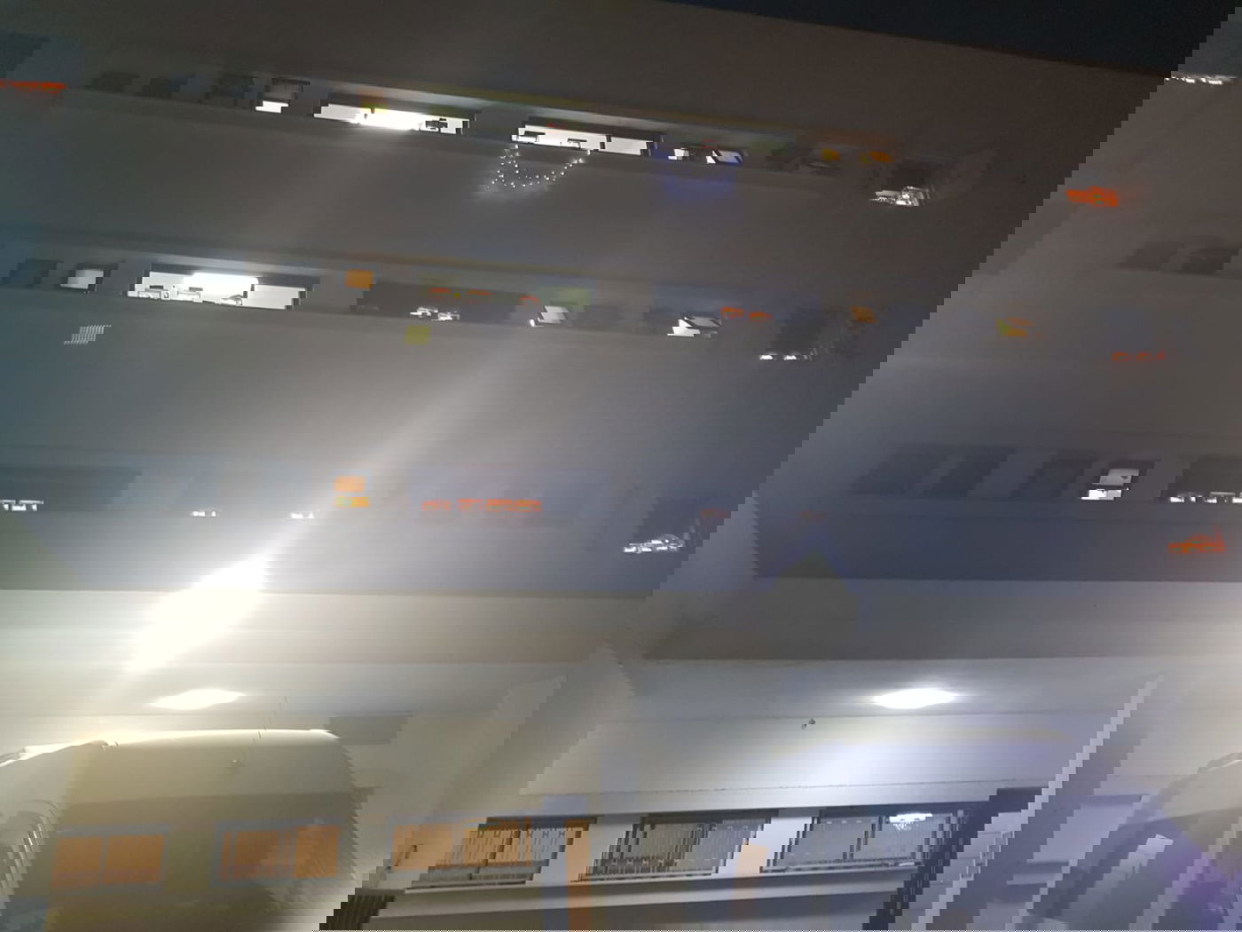 ראש הישיבה והבחורים ב'אור ישראל' בהדלקת נרות