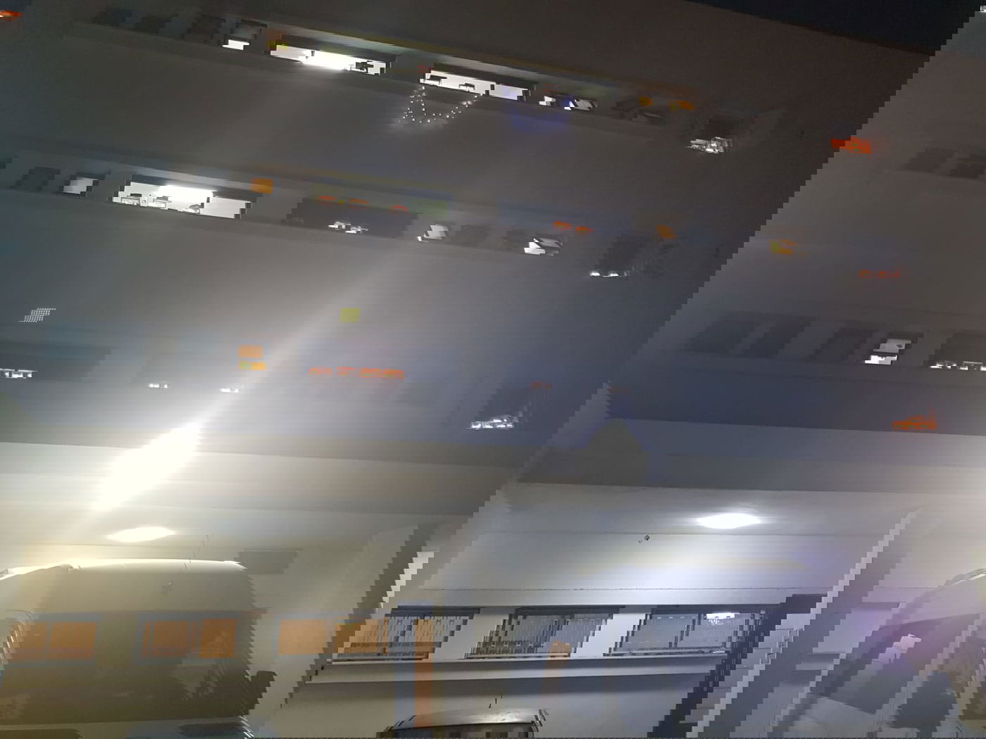 ראש הישיבה והבחורים ב'אור ישראל' בהדלקת נרות