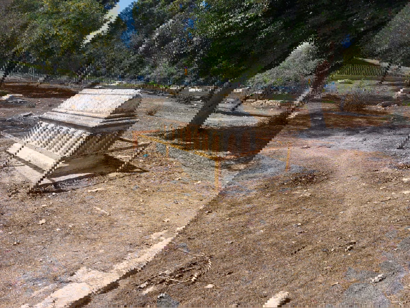 בלב העיר ירושלים: בית קברות עתיק ומוזר במיוחד