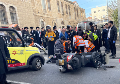 קשישה חרדית נפצעה קשה מפגיעת אופנוע