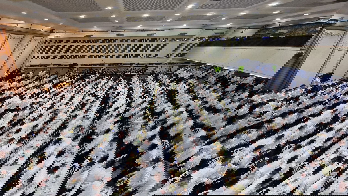 בראשות הגר"ג אדלשטיין: מסיבת חנוכה בישיבת פוניבז' • צפו