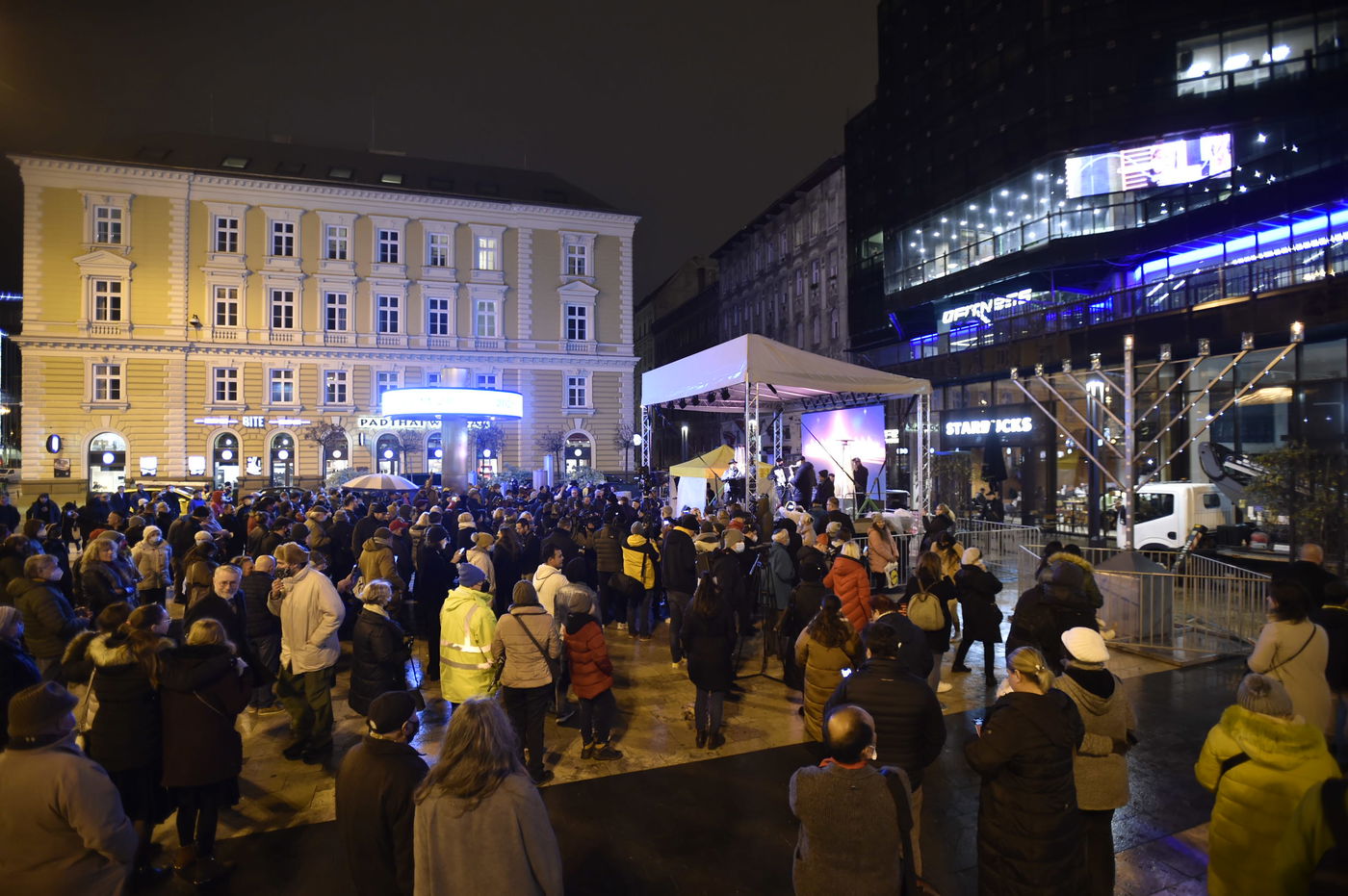 הדלקת נרות בהונגריה