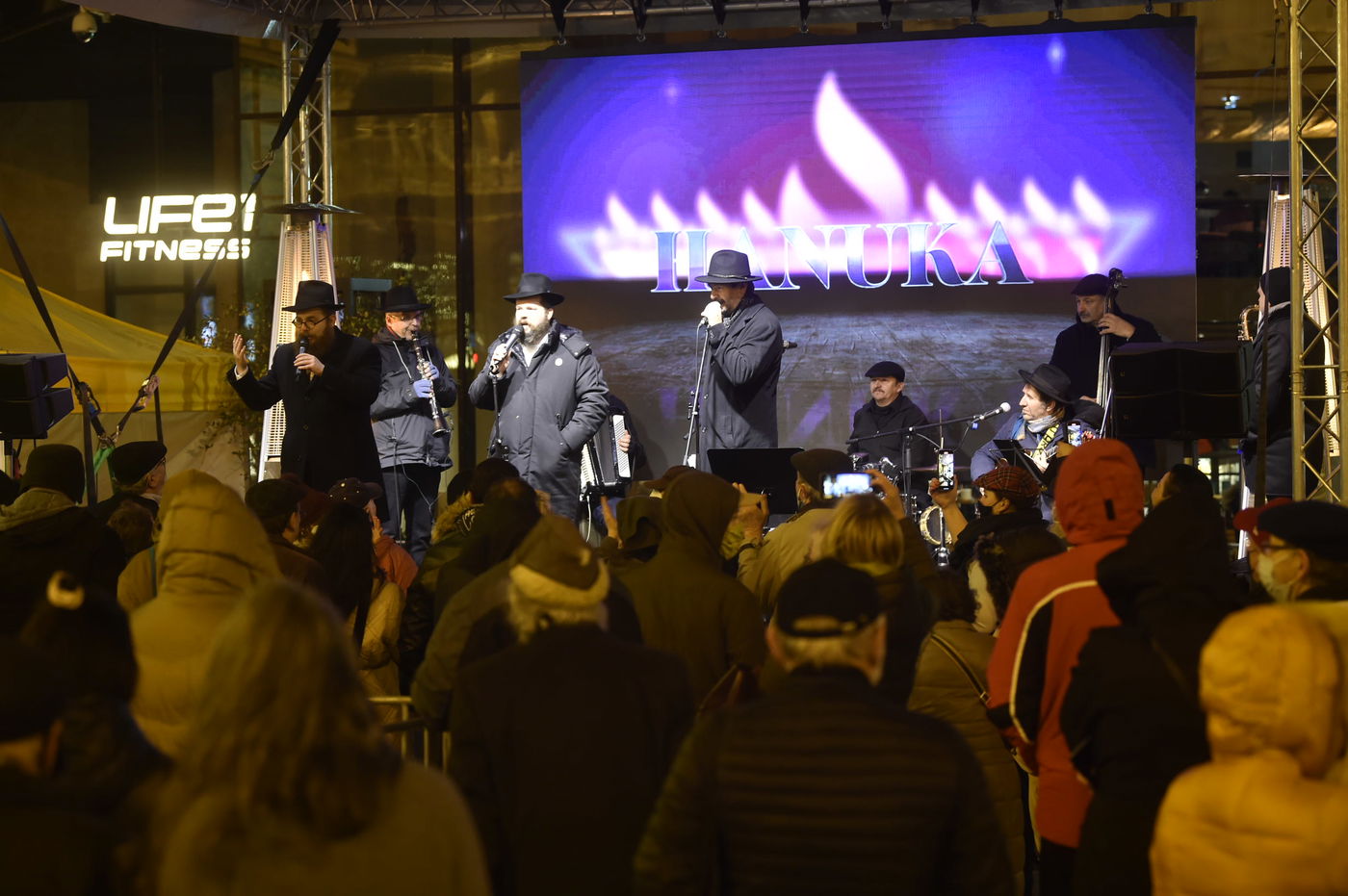 הדלקת נרות בהונגריה