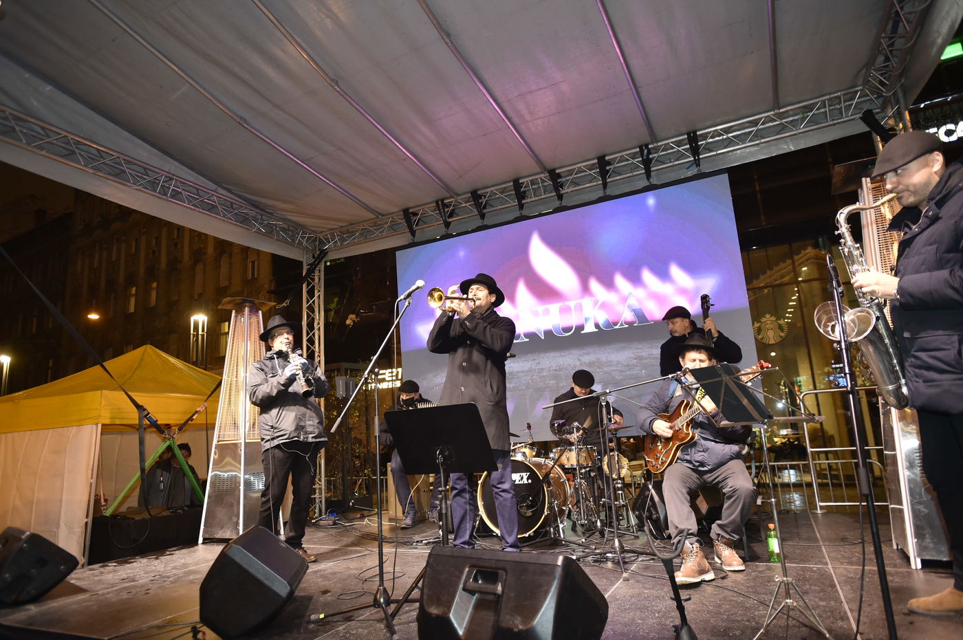 הדלקת נרות בהונגריה