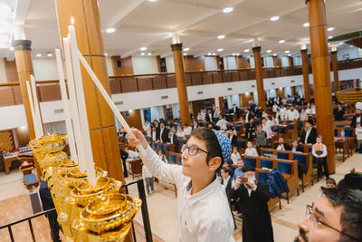 מסיבת חנוכה למשתתפי "אבות ובנים" במוסקבה