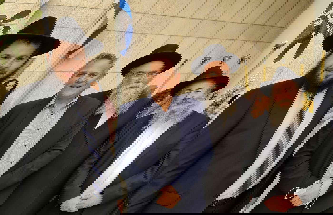 השר הורביץ עם החסידים