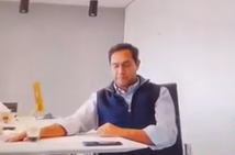 המנכ"ל בשיחת וידיאו