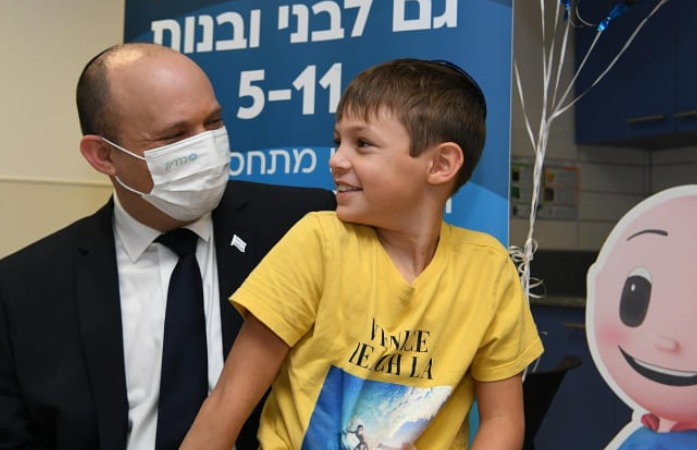 בנט חיסן את בנו הקטן - בניגוד לנוהל הקבוע