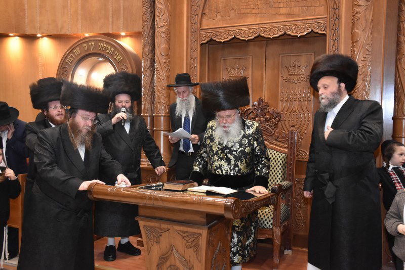 'פרסומי ניסא' בחצר הקודש מישקולץ