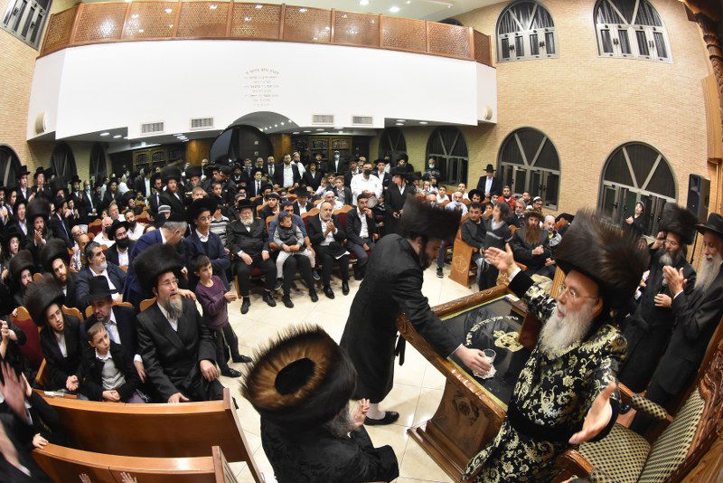 'פרסומי ניסא' בחצר הקודש מישקולץ